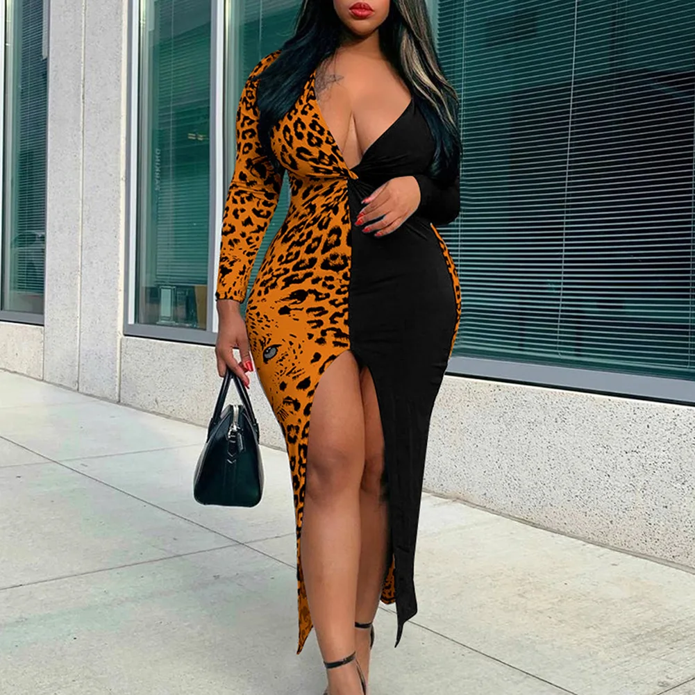 Женское платье с леопардовым принтом облегающее длинным рукавом и глубоким