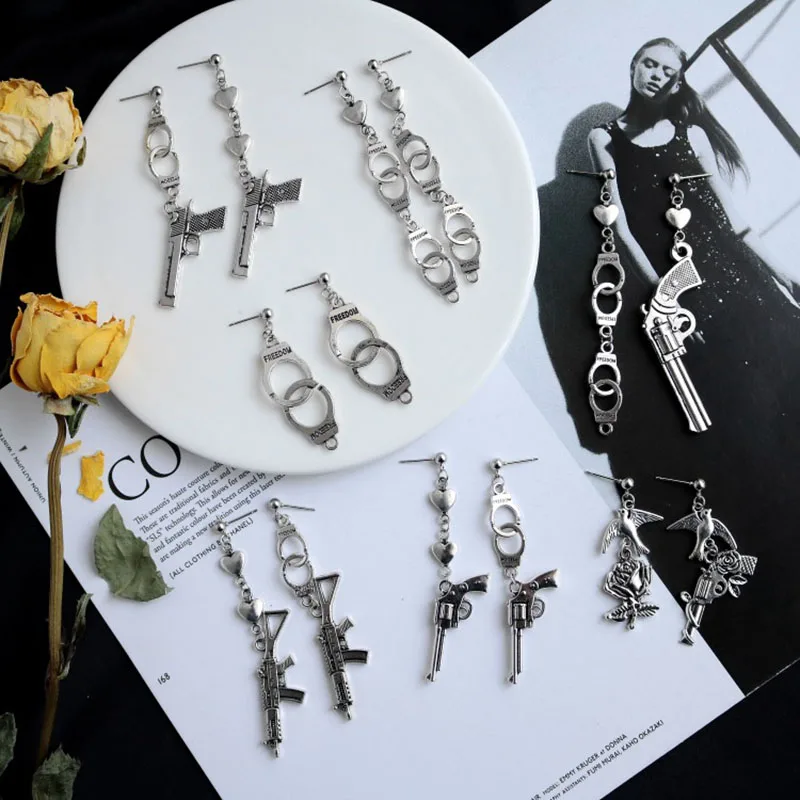 

2021 Trend Fashion Jewelry Men's Women's Couple Teens Punk Earrings Dark Loli Cool Girl Love Handcuffs Rose Flower Stud Earrings