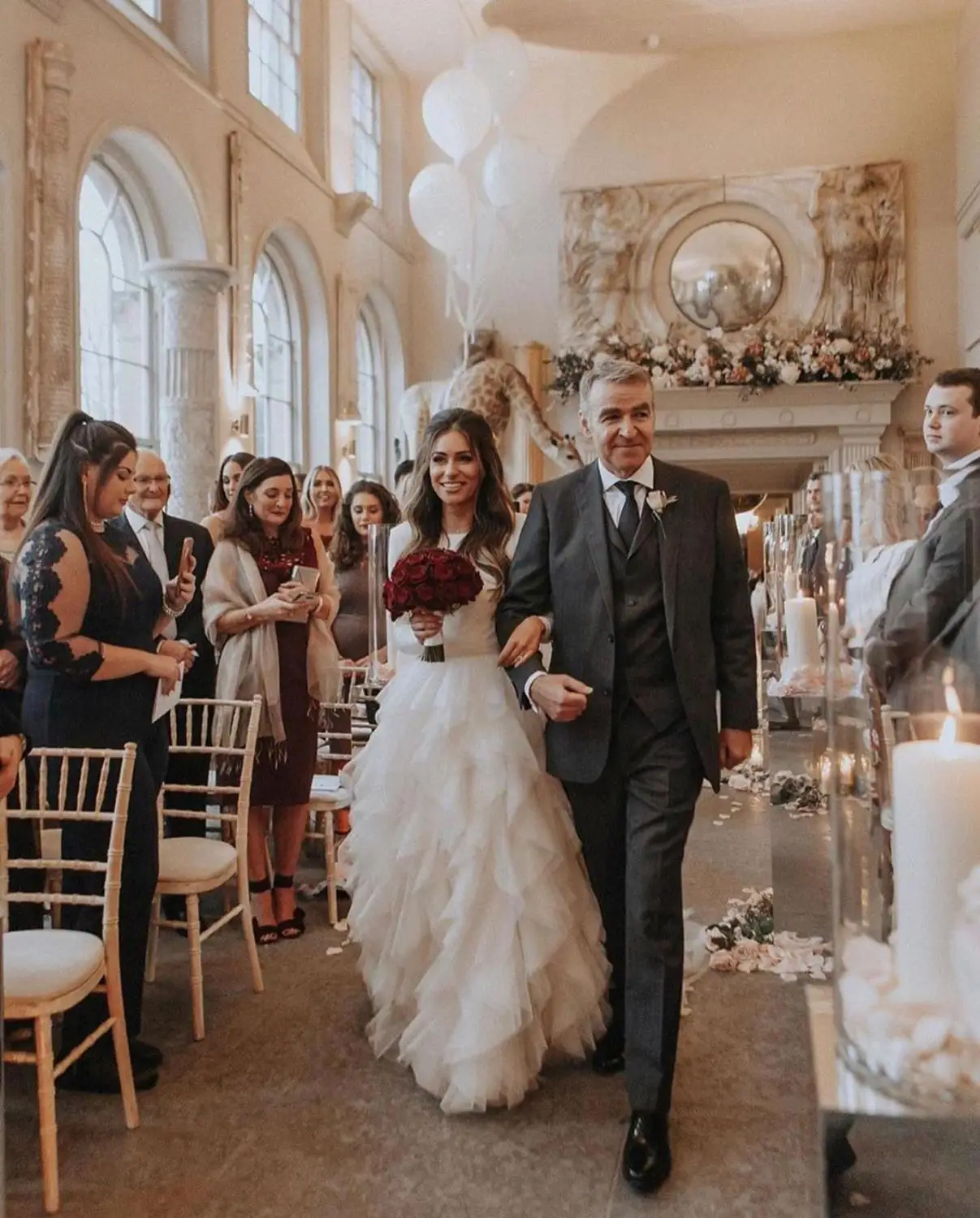 

Vintage Long Sleeves A-line Wedding Dresses Jewel Neckline Backless Garden Wedding Gowns Tiered Ruffles Skirt Sweep Train