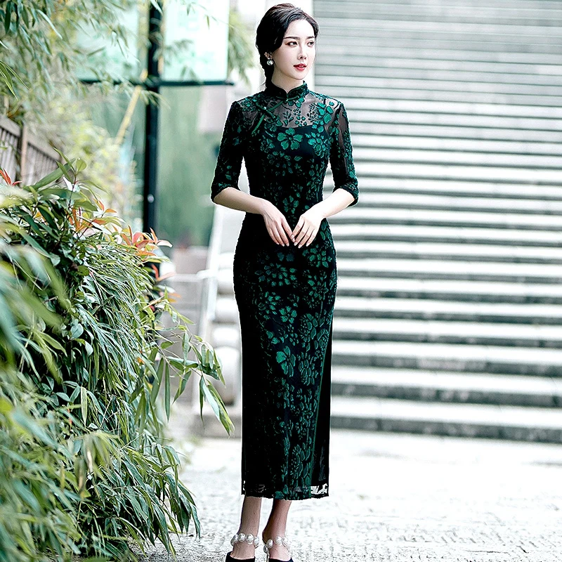 

High-end long seven-sleeve modified version of the velvet cheongsam nun black Chinese style old Shanghai everyday mother dress