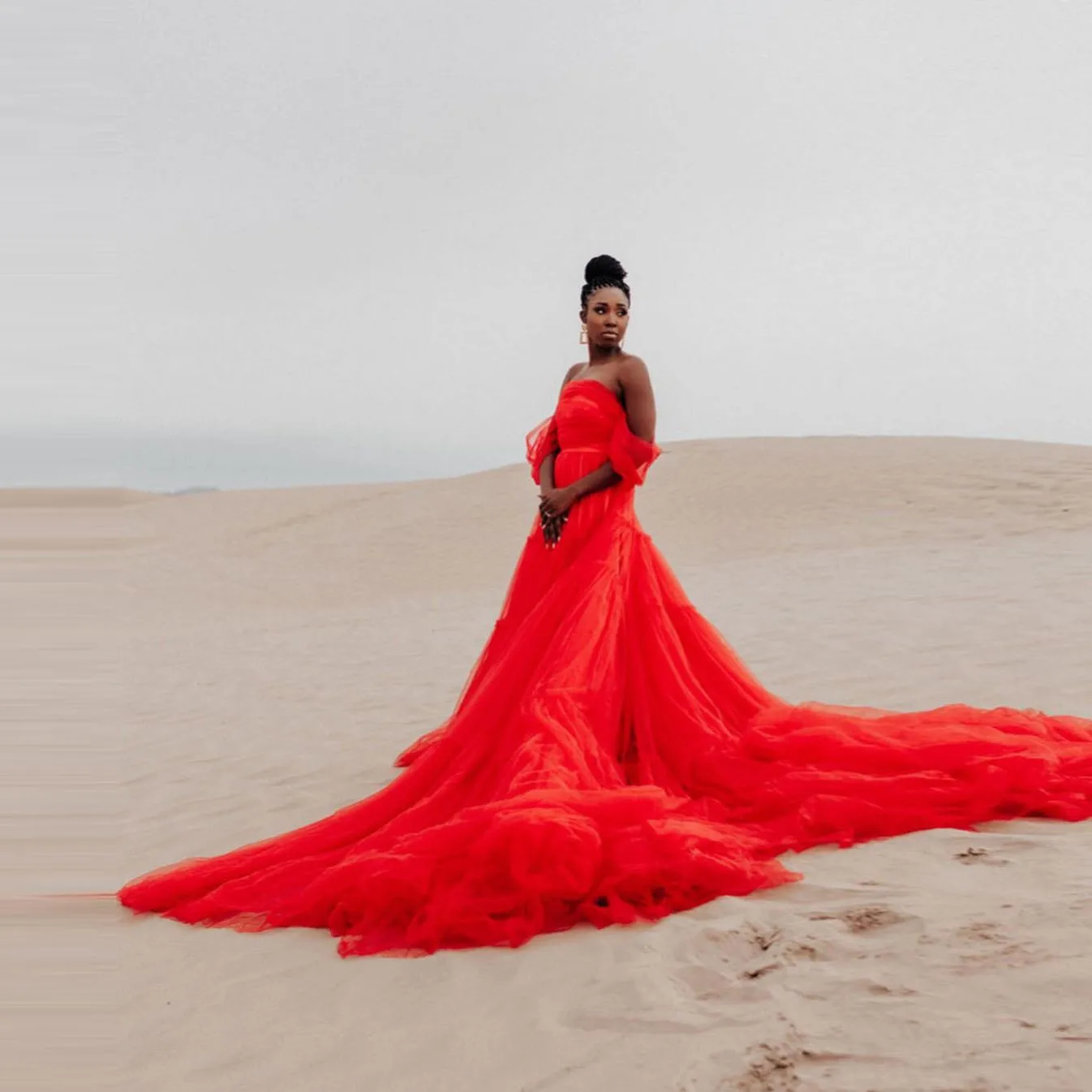 

Красное изысканное элегантное женское платье без бретелек трапециевидного силуэта длиной до пола со шлейфом Тюлевое вечернее платье для ф...