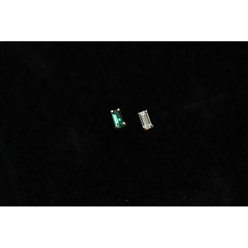 Золотые серьги гвоздики 14 к с зеленым изумрудом ювелирное изделие кристаллом в