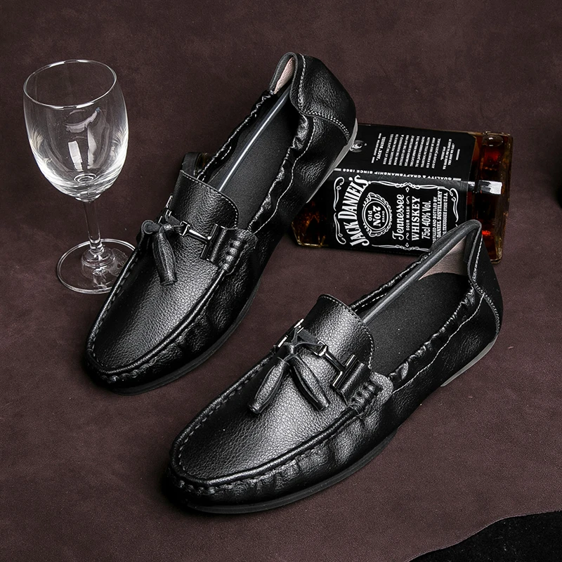

Fashion autumn Style Soft Moccasins Men Loafers slip on High Quality soft Leather Shoes Men Flats Gommino Driving Shoes men