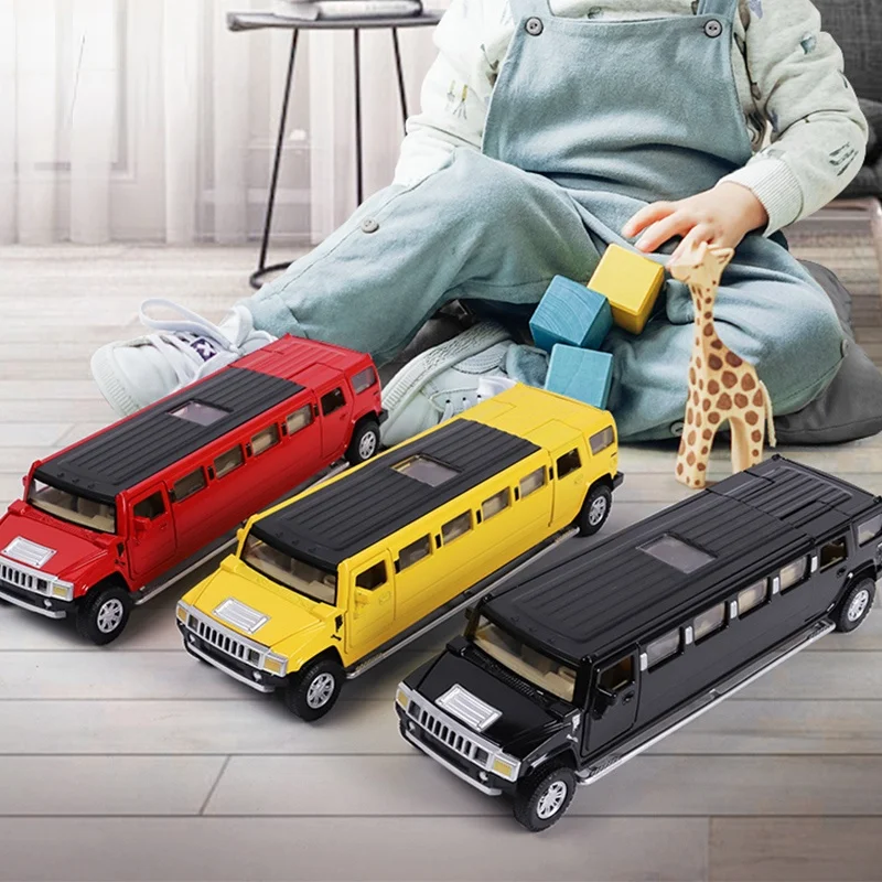 Модель автомобиля Hummer из металлического сплава со звуком и светом в масштабе 1:32 |