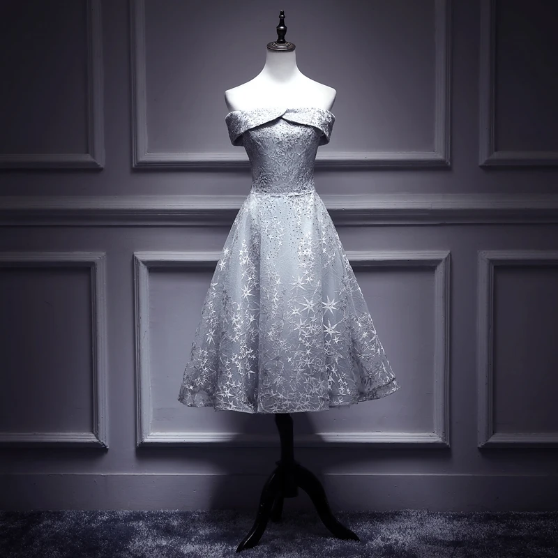 Женское кружевное платье с вырезом лодочкой ТРАПЕЦИЕВИДНОЕ серое большого