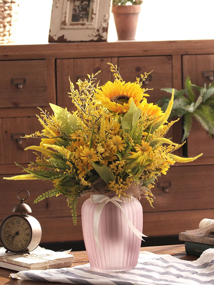 Ваза из матового хрустального стекла домашнего цвета волнистая простая ваза