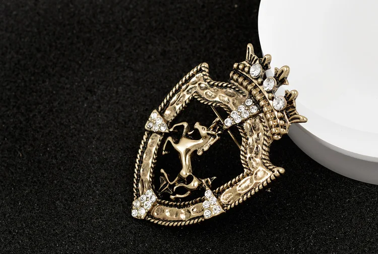 Крест Брош Новые Броши метросексуал значок лошади для пальто щит винтажный