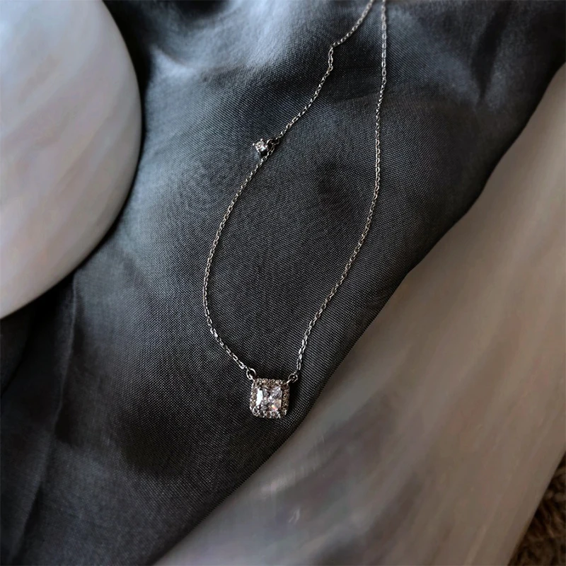 

925 Sterling Silver Small Square Diamond Pendant Necklace Women Simple Fashion Shiny Clavicle Chain Wedding Jewelry Party Gift