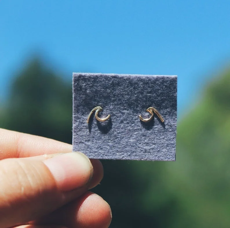 Простые корабли пляжные волнистые серьги-гвоздики минимализм штабелируемые