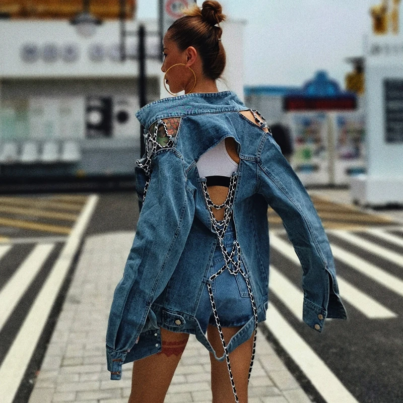 TWOTWINSTYLE с цепочкой, с открытой спиной, сексуальная джинсовая куртка для женщин, воротник с лацканами, длинный рукав, с открытыми плечами, пальто, женская мода, летняя волна