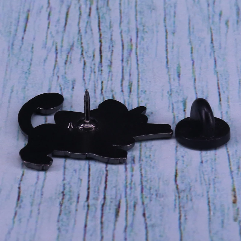 Эмалированная брошь в виде милых небольших животных с изображением медведя |