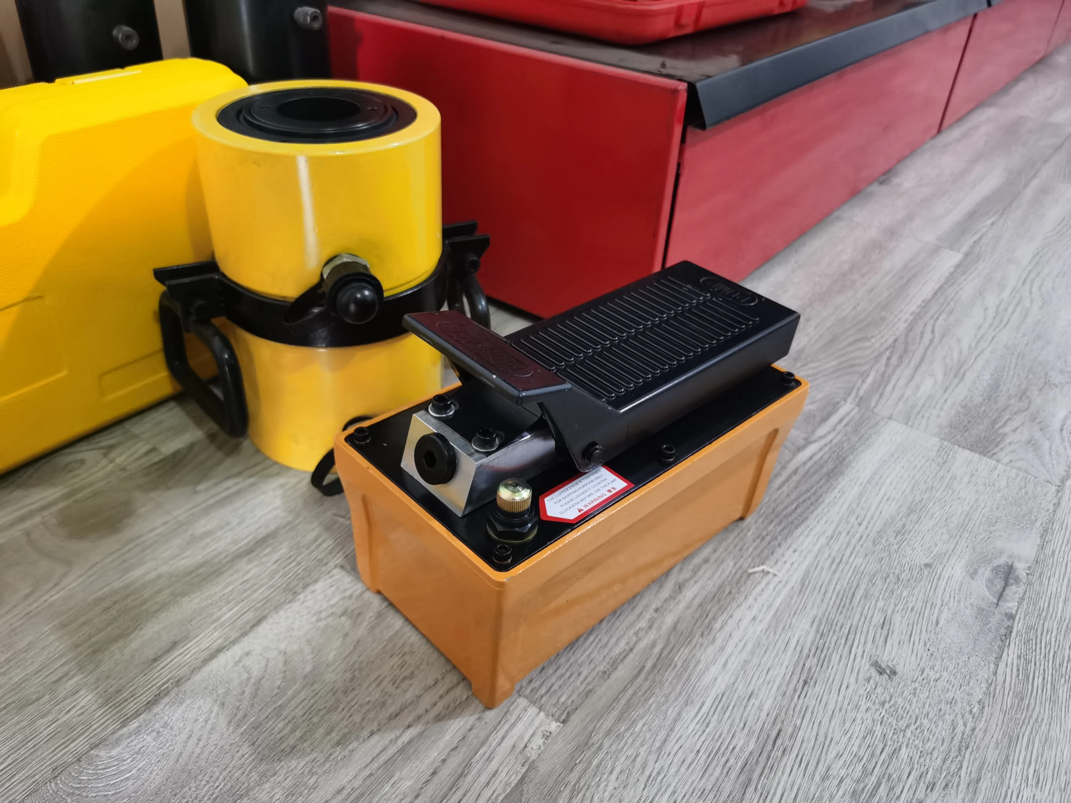 

Pneumatic Hydraulic foot pump B-70BQ hydraulic pump small foot hydraulic pump station hydraulic press