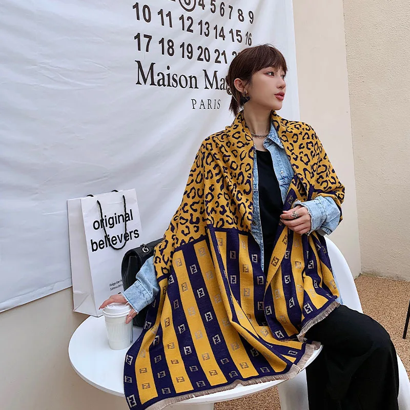 

Новинка, Женская утолщенная теплая шаль с леопардовым принтом, Модный женский шарф из искусственного кашемира