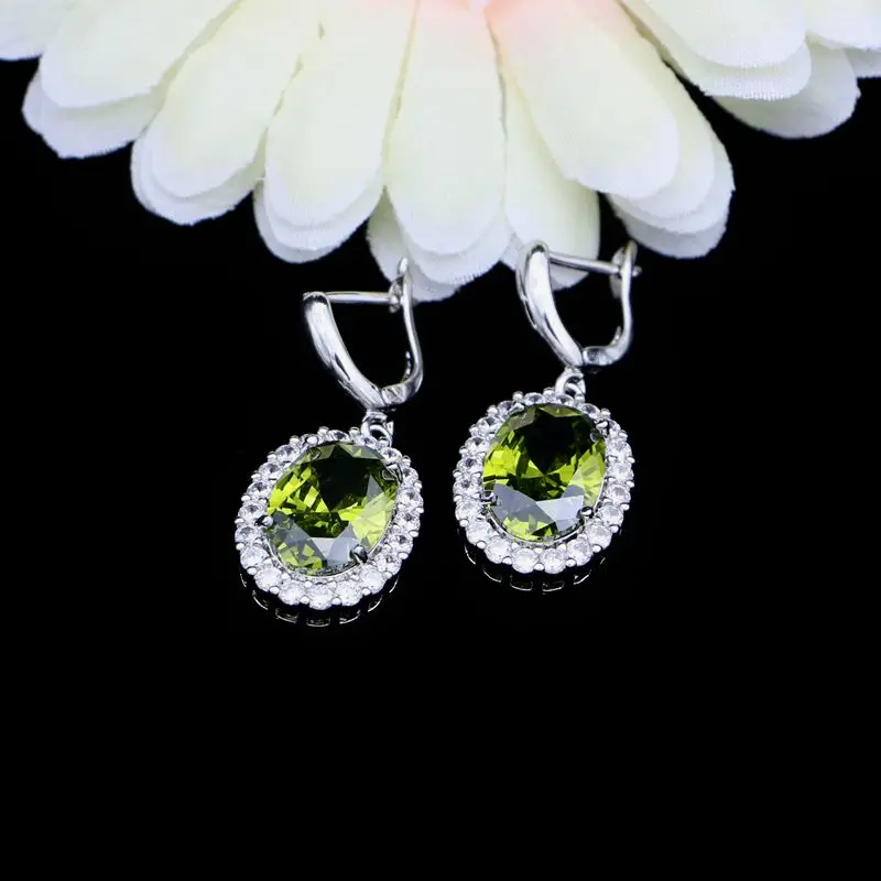 Модные серьги из серебра 925 пробы с оливковым зелёным камнем и белым кристаллом