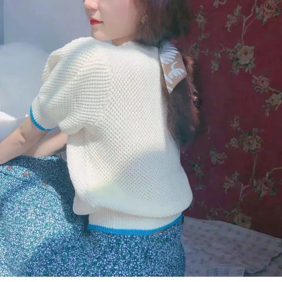 

2021 summer new bubble sleeve T-shirt versatile loose flower hand embroidered short sleeve top