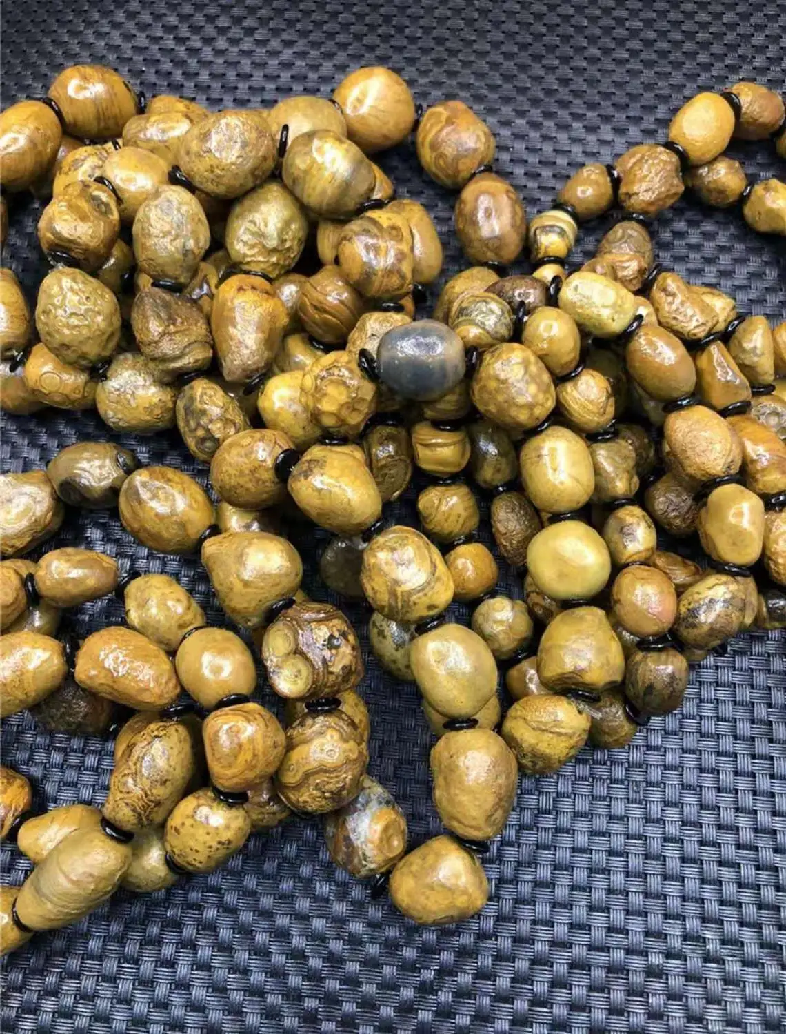 

Pure natural Meng dzi bead, nine-eyed shale, rough shape bracelet, perfect appearance, gorgeous color, creamy texture, fine text