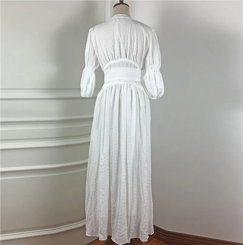 Женское длинное платье на пуговицах белое элегантное макси с V-образным вырезом