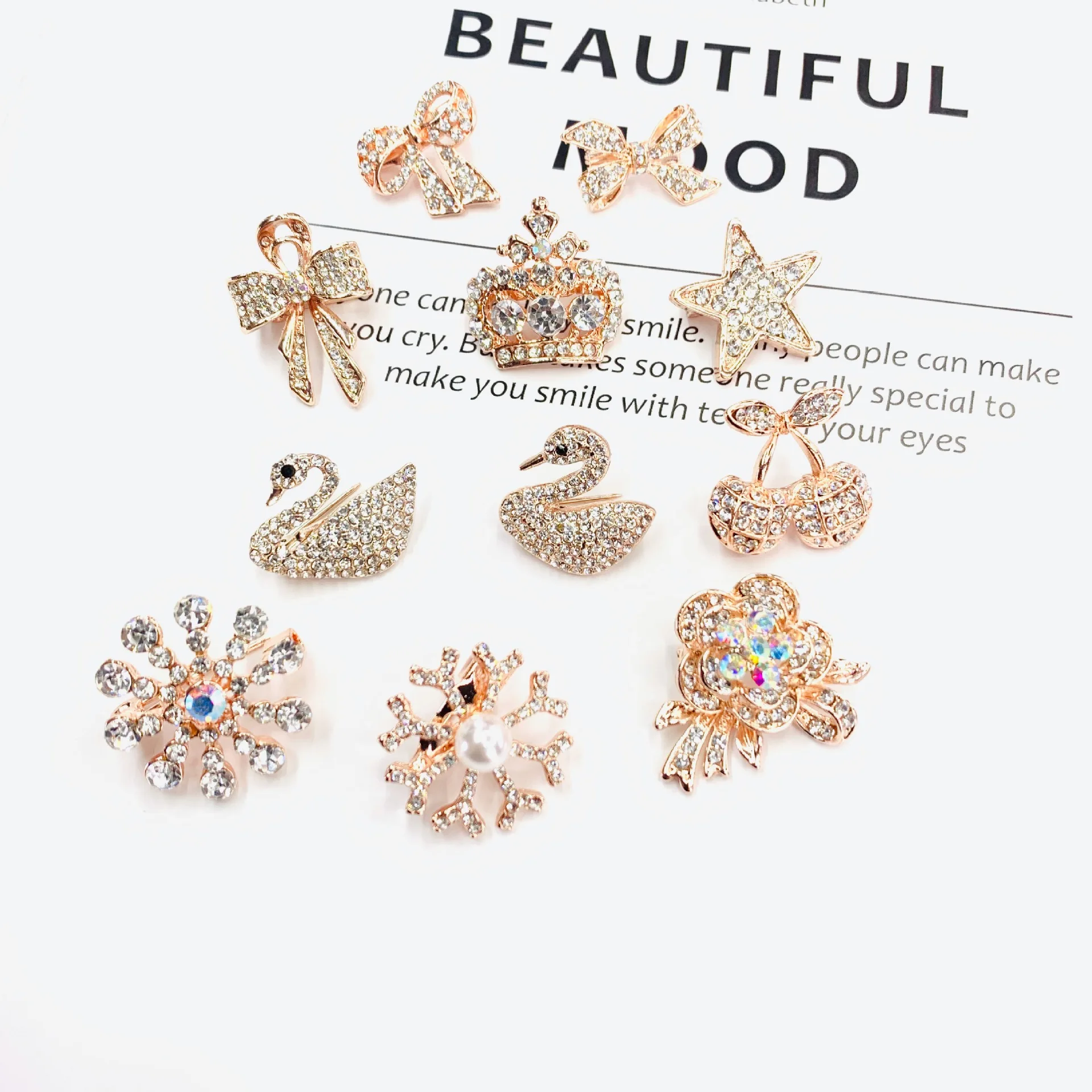 

Креативный популярный цветной бант стразы из сплава, украшение, пряжка, булавка, броши для женщин, аксессуары, подарок