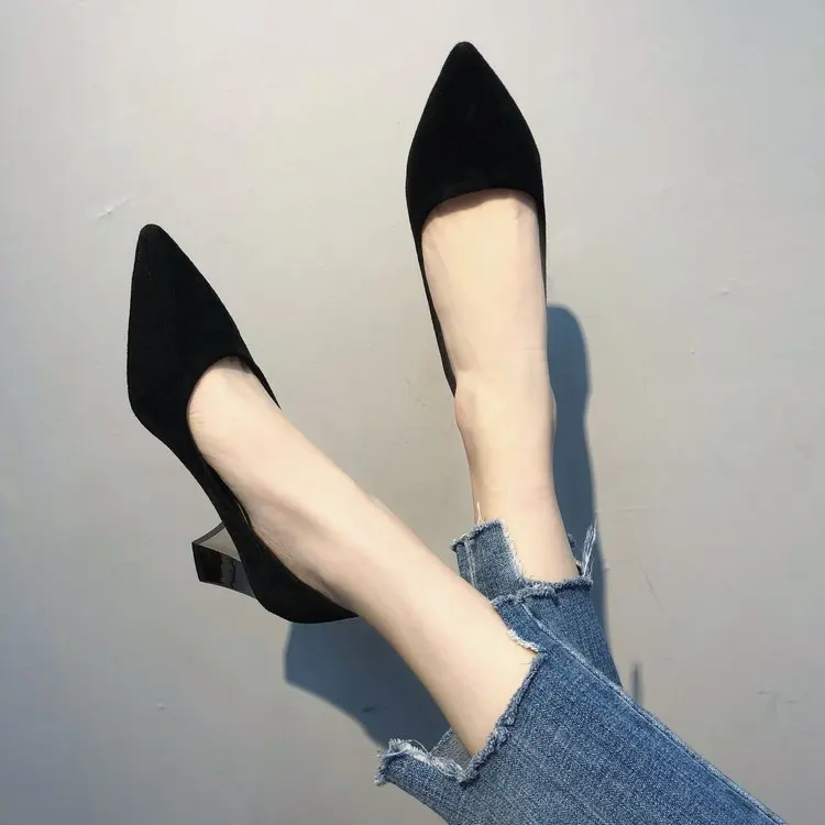 Туфли женские на высоком толстом каблуке заостренный носок модная