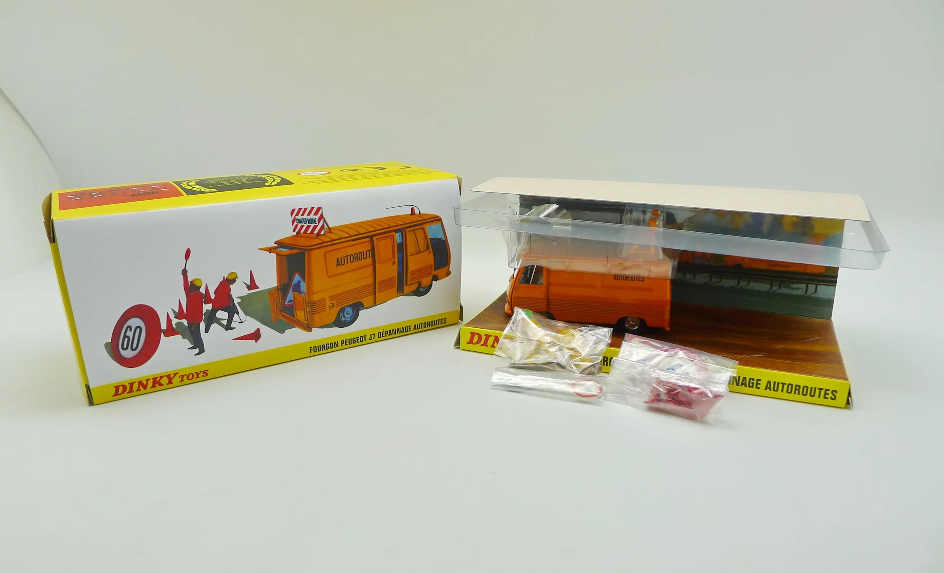 Atlas Dinky Truck 570 A PEUGEOT J 7 Autoroutes литые игрушки 1:43