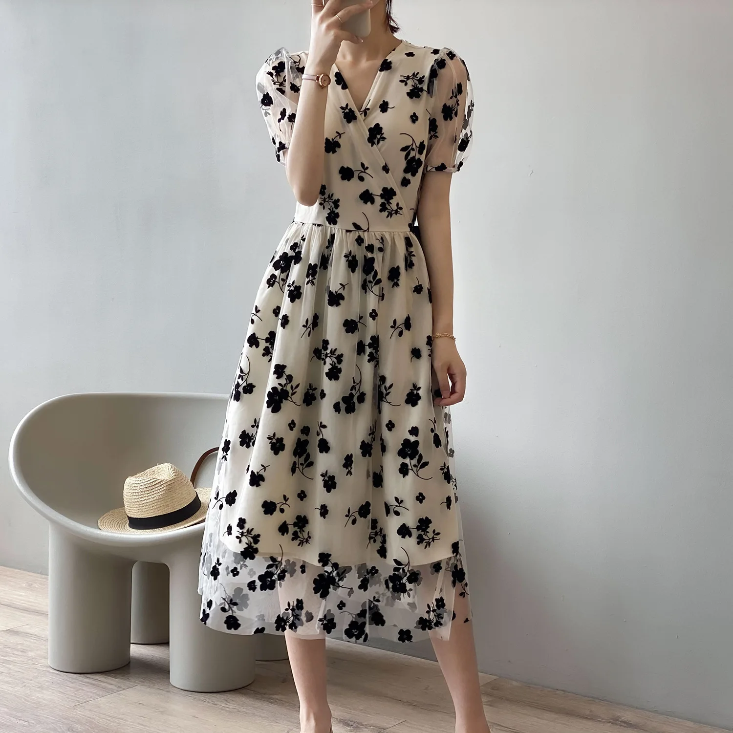 

French Retro Dress for Women 2021 Summer New Lace Floral Flocking V-neck Platycodon Grandiflorum Skirt