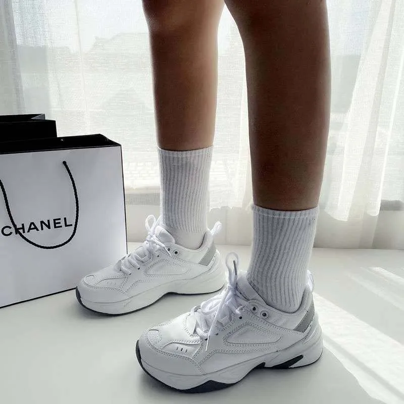 Женские кроссовки в гонконгском стиле весенние белые на толстой подошве