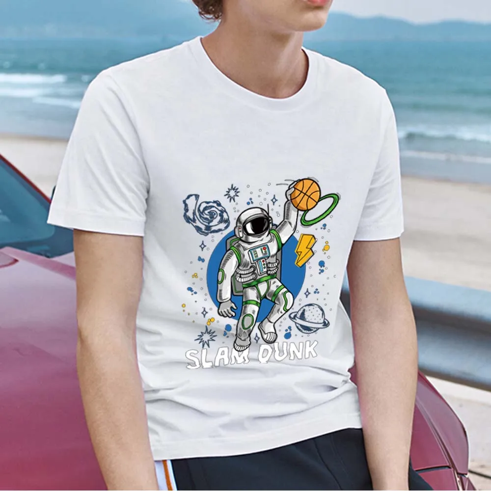 

Street Men's Clothing White T-shirt Cute Casual Basketball Astronaut Graphic Print T-shirt Slim Commuter Round Neck Men's Shirt