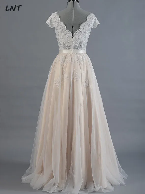 Женское демисезонное кружевное платье с коротким рукавом и V-образным вырезом |