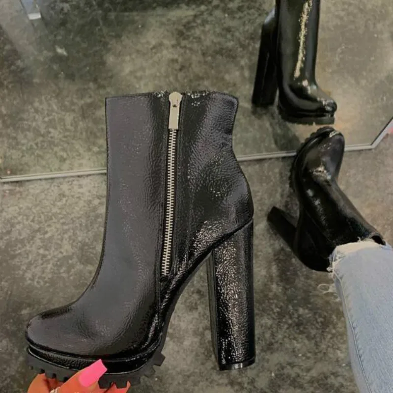 

2020 Winter Women Bright Color Patent Leather Autumn New Style Square Heel Motorcycle Boots Outdoor Leisure All-match Boots