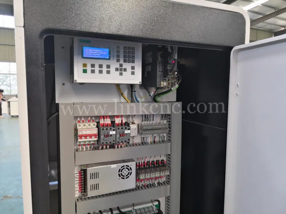 Фабричная акция волоконно-лазерная машина для резки металла 0 5 кВт 1 2 |