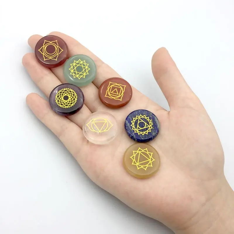 

7 Chakra Stone Reiki Balancing Tumble Chip Crystal Healing Reiki Wicca Stones Kit Polished Engraved Palm Pocket Stones X5QE