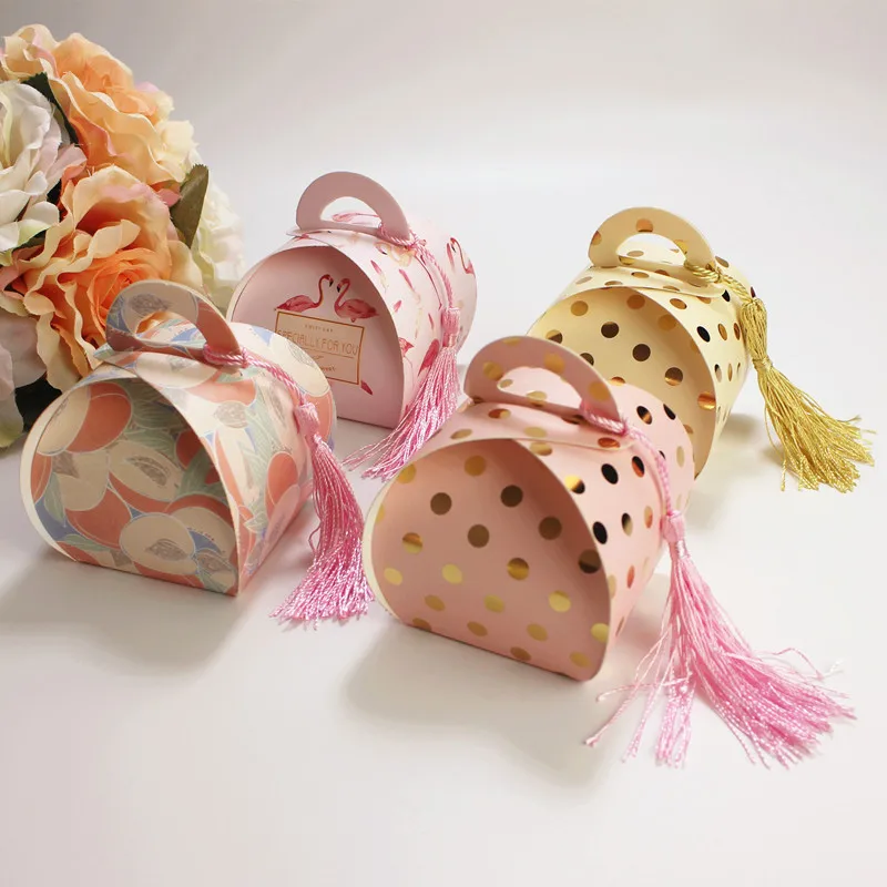 

50PCS Pink Lantern Wedding Candy Box Hand Handle Gift Packaging Bags Wave Point Golden Dot Tassels Flat Bottom Boxes Wholesale