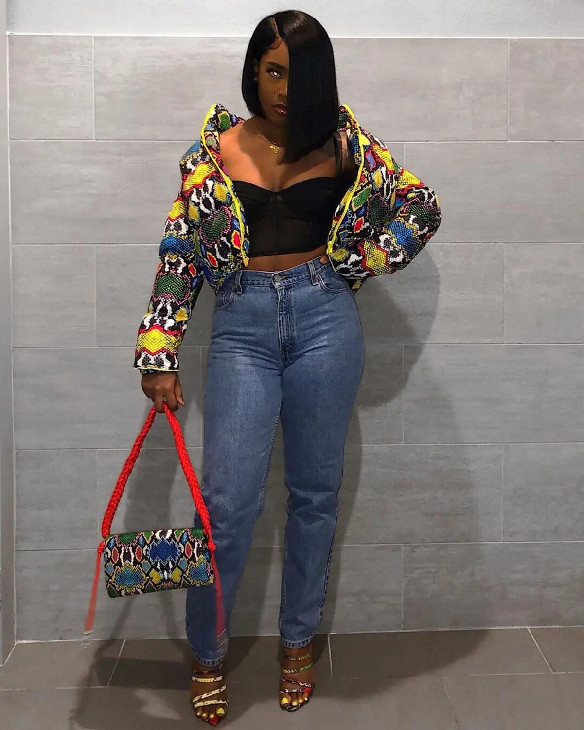 Женская зимняя пуховая куртка теплая парка с разноцветным принтом верхняя