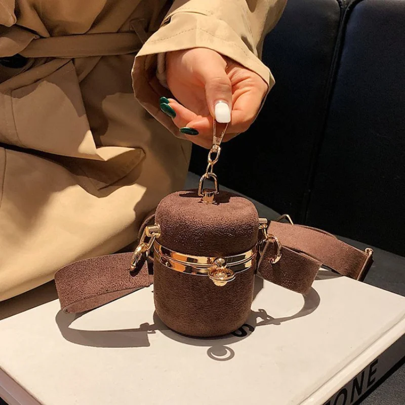 

2021 New Fashion Trend PU Leather Velvet Lipstick Bag Small Round Bag Lock Velvet Shoulder Bag Women Messenger Small Bucket Bag