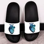Женские домашние тапочки в форме сердца, летняя обувь на плоской подошве, женские нескользящие шлепанцы для ванной комнаты