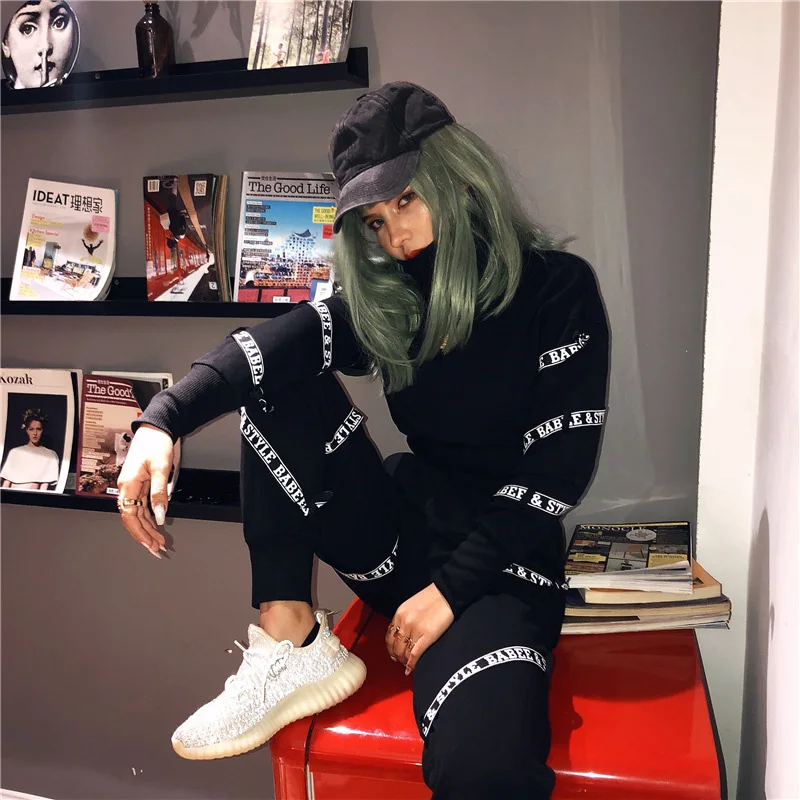 Fitshinling Athleisure повседневный комплект из 2 предметов с поясом и буквенным принтом
