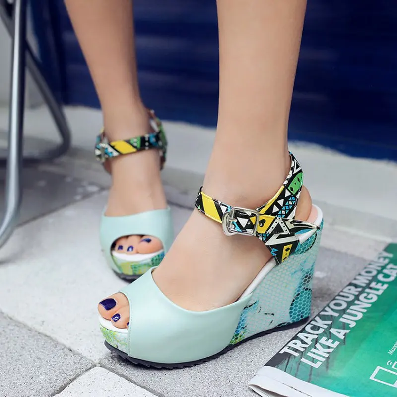 

Sianie Tianie Peep Toe Peep Toe Bohemian Style Beach Sandals Flower Print Platform Wedges High Heel Shoes Women Wedge Sandals