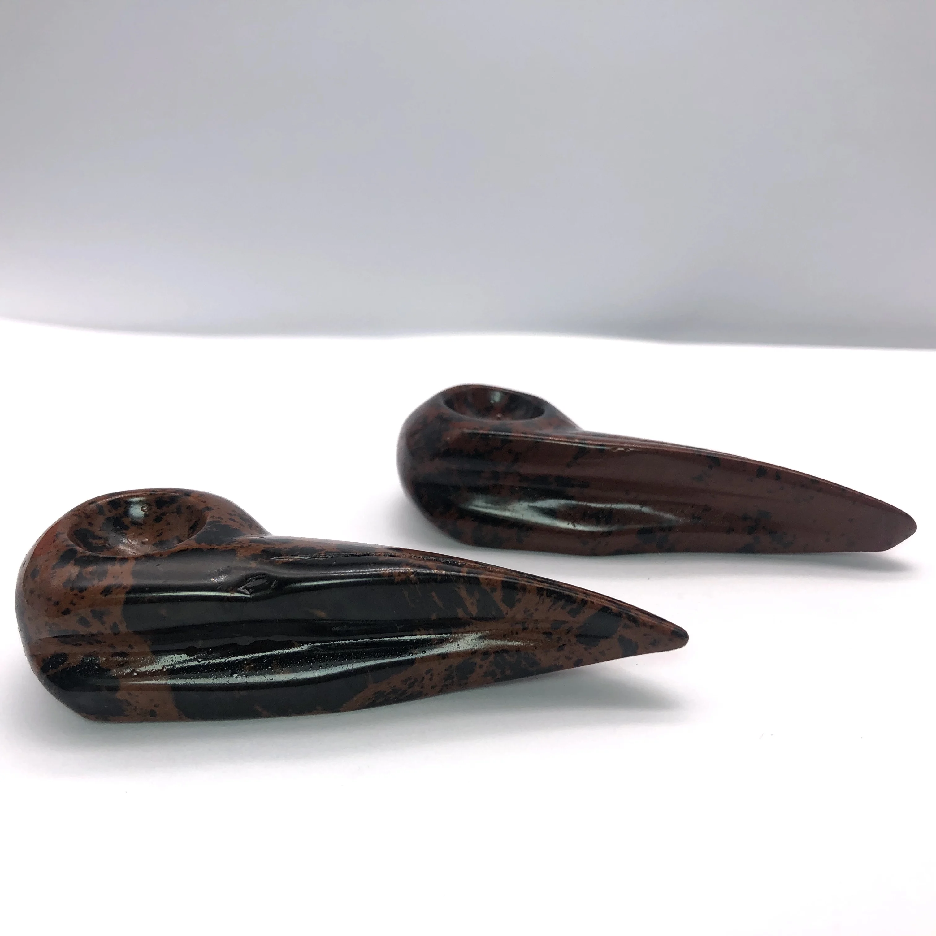 

A pair Natural red obsidian crystal bird head crow hand - carved black home desk decoration