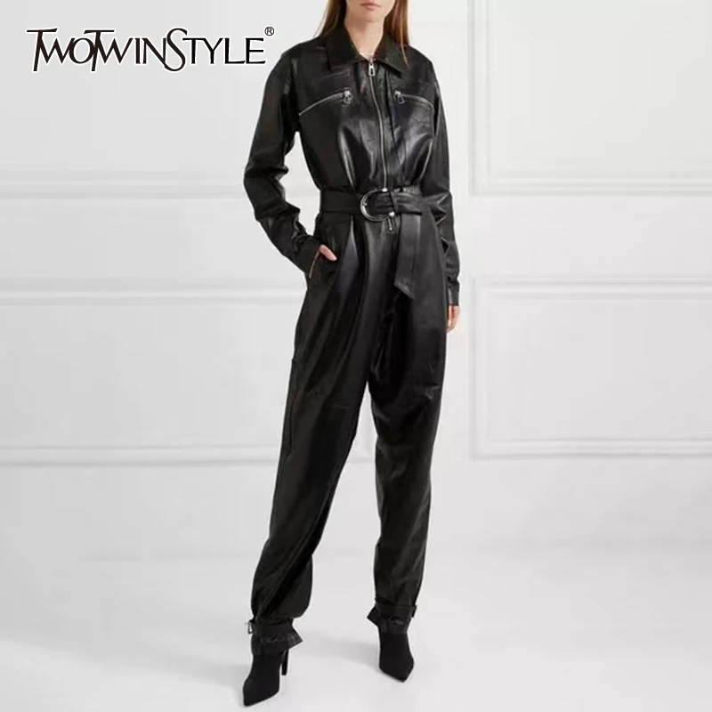 TWOTWINSTYLE Повседневный женский комбинезон из искусственной кожи с воротником с лацканами и длинным рукавом с высокой талией Комбинезон прямого силуэта Женская мода Новинка