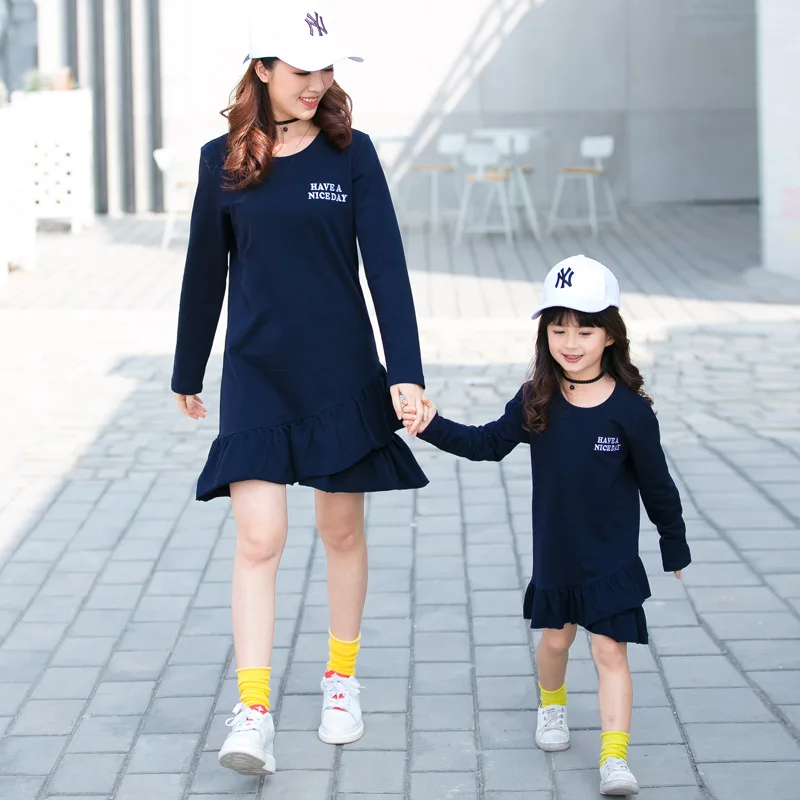 Одинаковая одежда для мамы и сына 1 предмет платья дочки семейный осенний