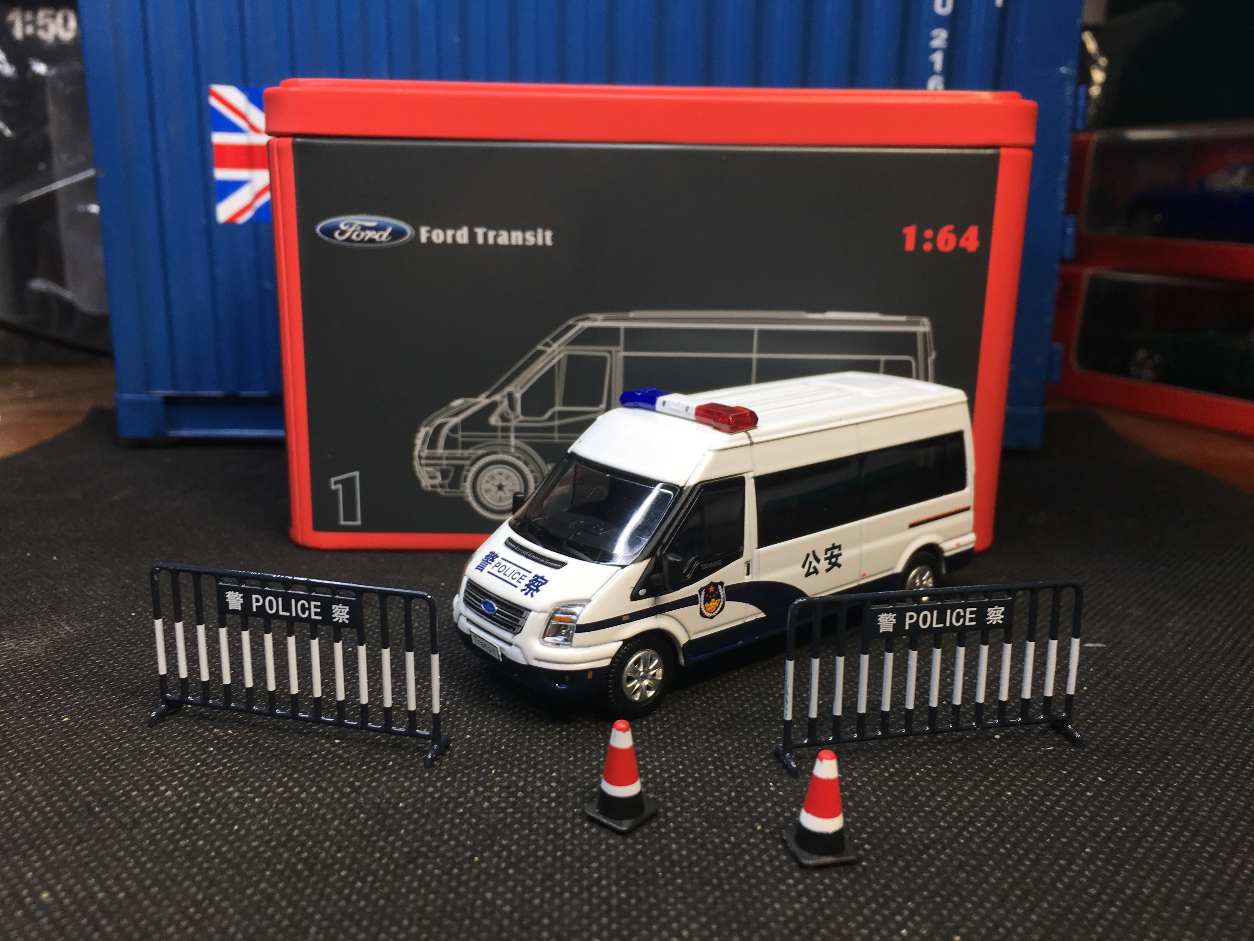 

Модель автомобиля Ford Transit Police, GCD 1/64, лимитированная