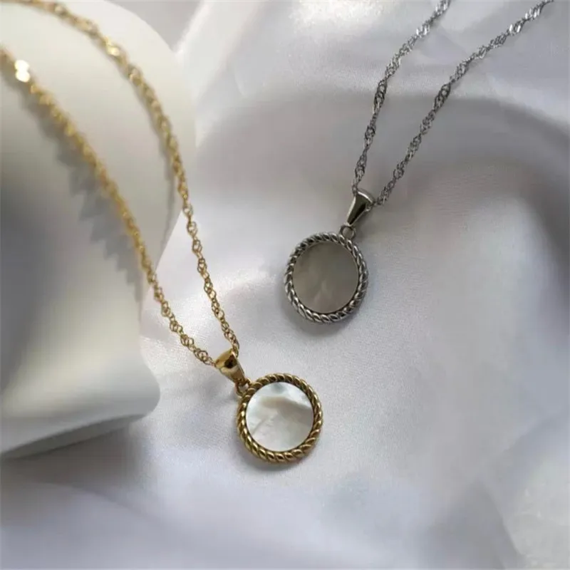 

Женское ожерелье с подвеской-монеткой, из титановой стали