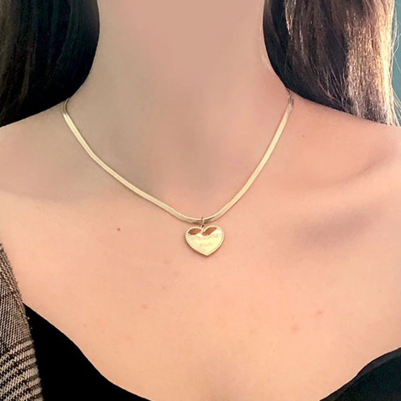 

Women's Clavicle Chain Titanium Steel Fashion Simple Pendant New Love Heart Necklace