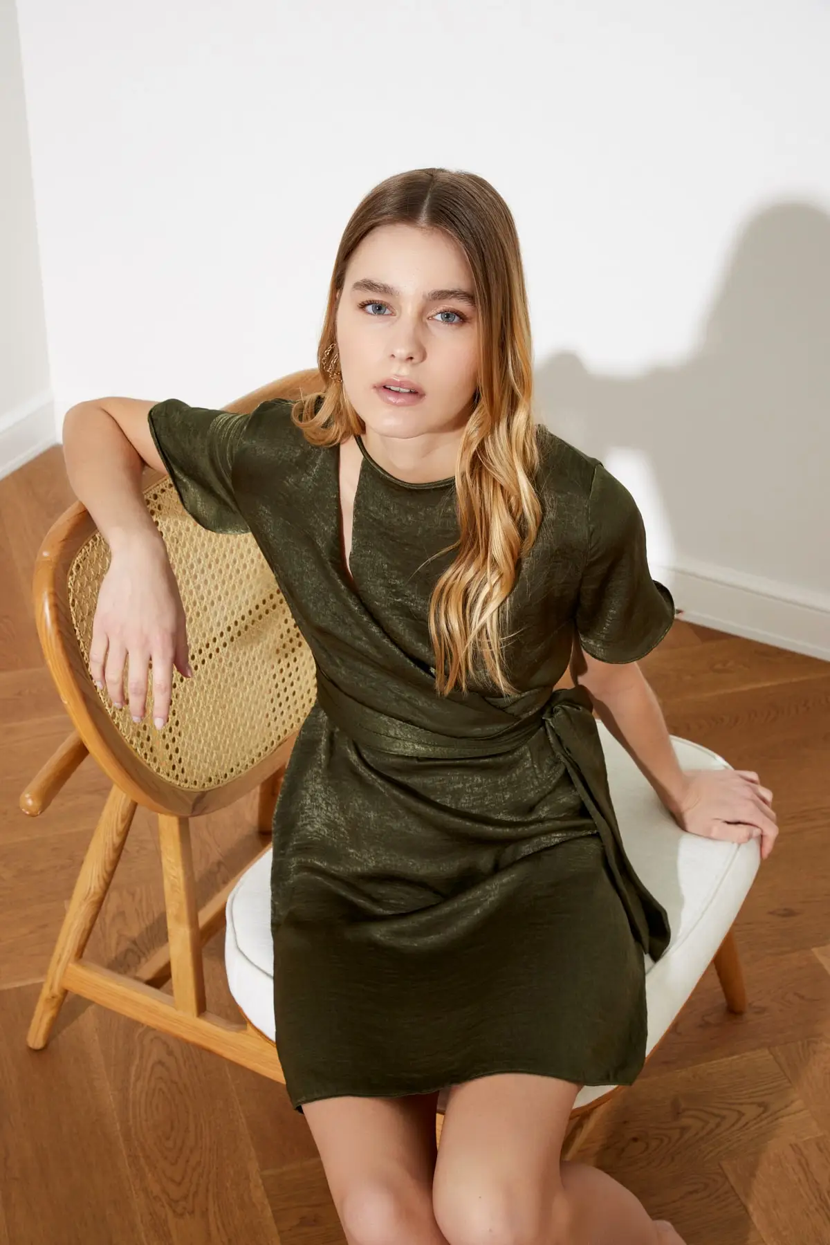 Сатиновое платье цвета хаки со шнуровкой TOFAW19AA0120|Женские платья| |