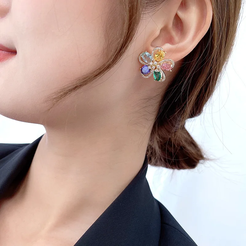 

Summer New Jewelry Color Zircon New Korean Fashion High-End Earrings Female s925 Silver Needle Crystal Flower Earrings Beautiful