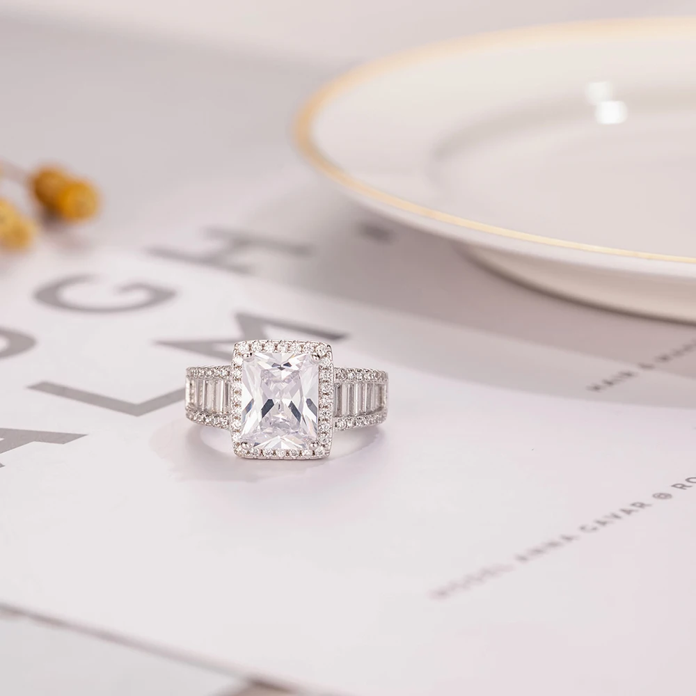 Женское Обручальное кольцо из серебра 925 пробы с искусственным бриллиантом |