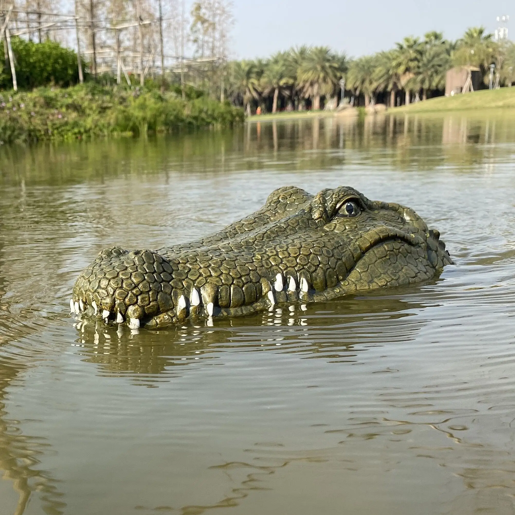 

2 в 1 электрическая гоночная лодка с крокодиловой головой и пультом дистанционного управления 2,4 ГГц