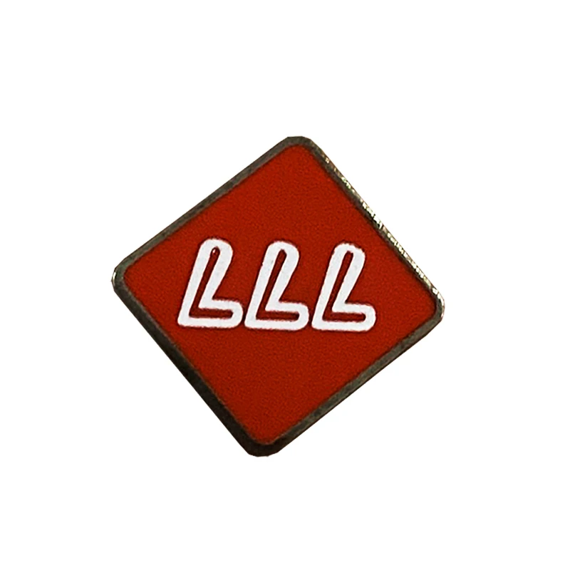 Заколка Для лацканов на заказ с белыми и красными крутыми продолговатыми буквами