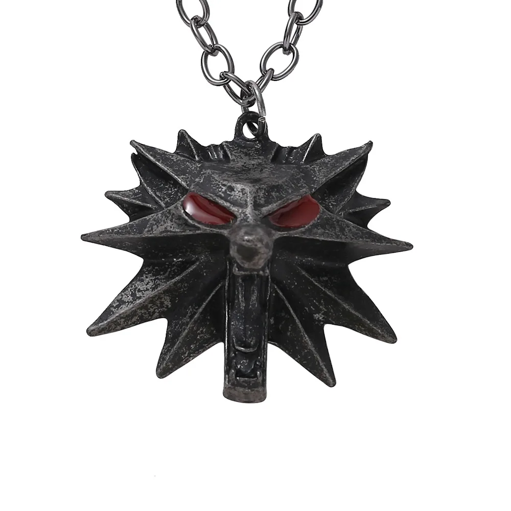 

Hunter Personality Red Eyes Wolf Head Pendant Necklace Aggressive Men Punk Hip Hop Party Jewelry Prey Animal Necklace