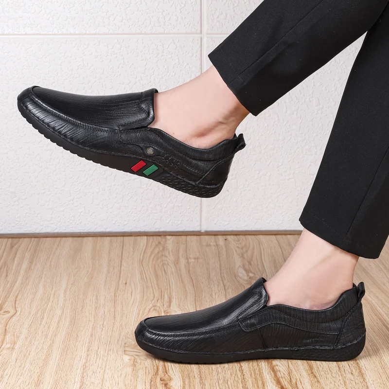 Мужская кожаная обувь Дизайнерские повседневные лоферы 2020 Мужские